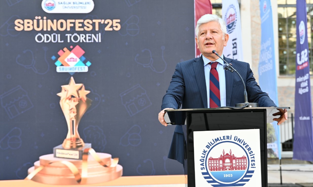 ‘Kapıya bırakırım’: Rektörün sözleri törene damga vurdu
